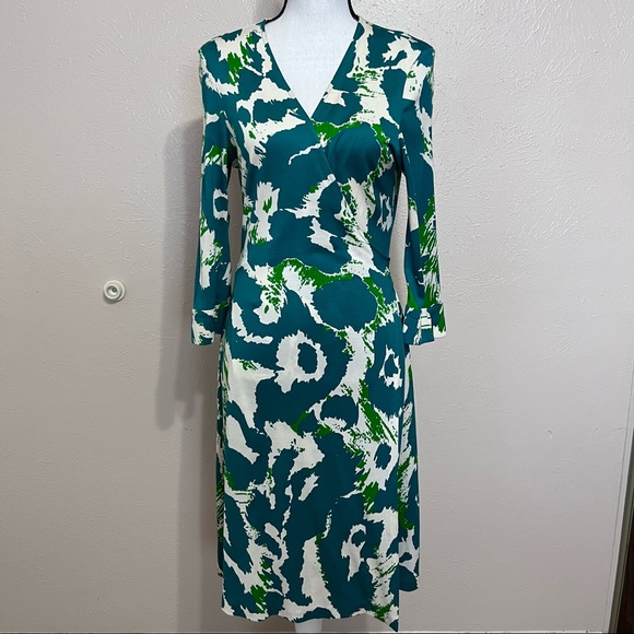 Diane Von Furstenberg Dresses & Skirts - Diane von Furstenberg Vintage Julian Silk Green Wrap Dress